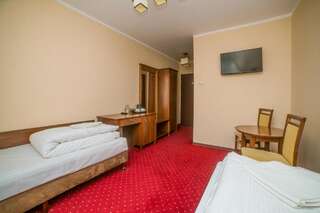 Мотели Hotel Grant Лешно Двухместный номер с 1 кроватью или 2 отдельными кроватями-4